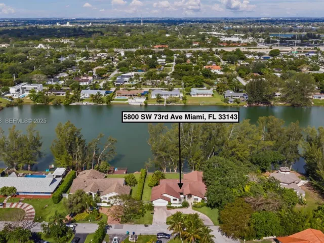 Дом в аренду по адресу 5800 SW 73rd Ave - фото 6868162