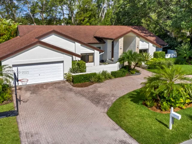 Дом в аренду по адресу 5800 SW 73rd Ave - фото 6868166