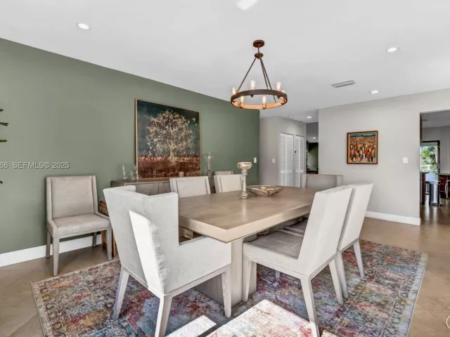 Дом в аренду по адресу 5800 SW 73rd Ave - фото 6868151