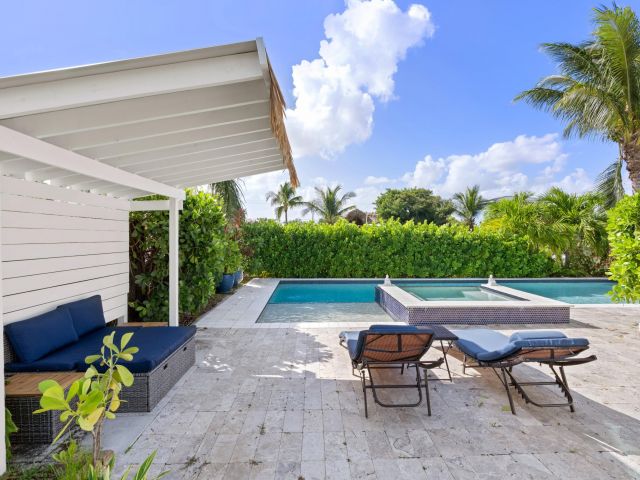 Дом в аренду по адресу 391 SE 7th Avenue - фото 6893522