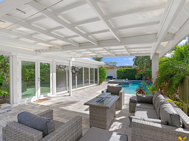 Дом в аренду по адресу 391 SE 7th Avenue - фото 6893524