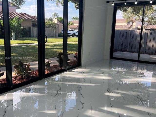 Продажа дома по адресу 20610 NE 7th Ct - фото 7513009