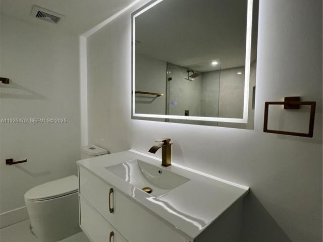 Продажа дома по адресу 20610 NE 7th Ct - фото 7513022