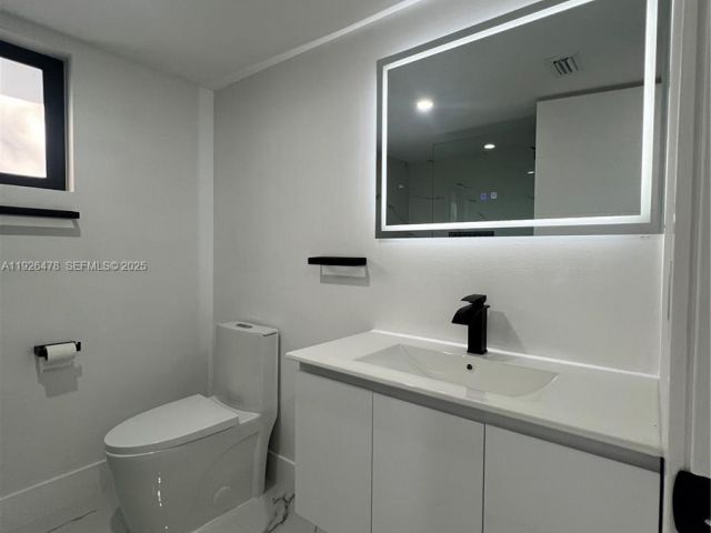 Продажа дома по адресу 20610 NE 7th Ct - фото 7513024