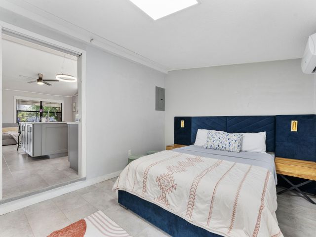 Продажа дома по адресу 1292 SW 25th Avenue - фото 6876093