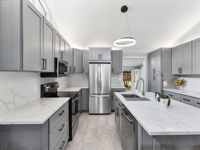 Продажа дома по адресу 1292 SW 25th Avenue - фото 6876096