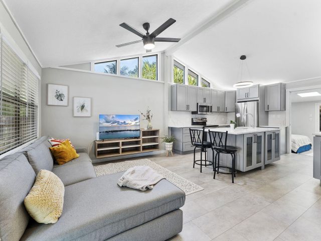 Продажа дома по адресу 1292 SW 25th Avenue - фото 6876102