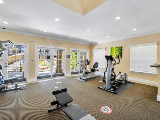 Продажа дома по адресу 2871 NE 185th St 205 - фото 7504002