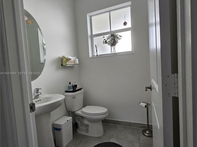 Дом в аренду по адресу 2637 SE 17th St 2637 - фото 7494884