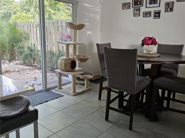 Дом в аренду по адресу 2637 SE 17th St 2637 - фото 7494888