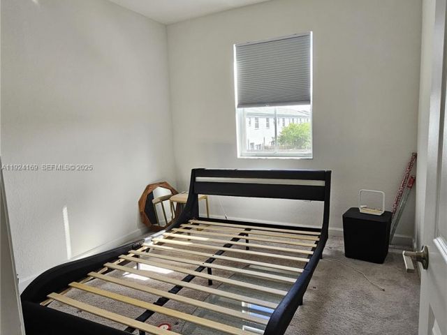 Дом в аренду по адресу 2637 SE 17th St 2637 - фото 7494894