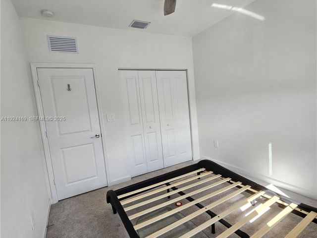 Дом в аренду по адресу 2637 SE 17th St 2637 - фото 7494896