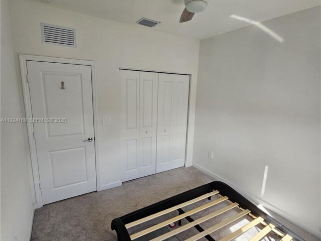 Дом в аренду по адресу 2637 SE 17th St 2637 - фото 7494903