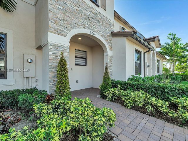 Продажа дома по адресу 12980 SW 233rd Ter - фото 7503856