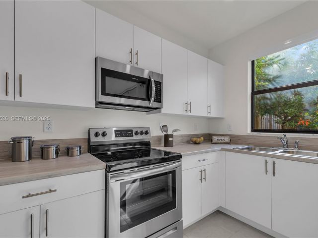 Продажа дома по адресу 12980 SW 233rd Ter - фото 7503868