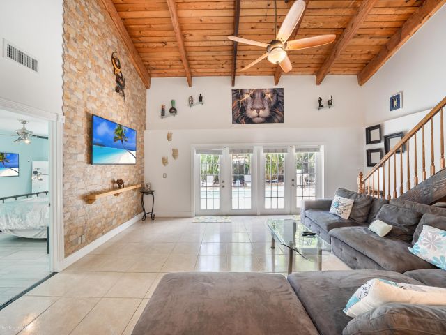 Продажа дома по адресу 2533 Bessie Street - фото 6873180