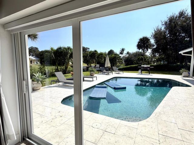 Дом в аренду по адресу 100 SW 11th Avenue - фото 6895203