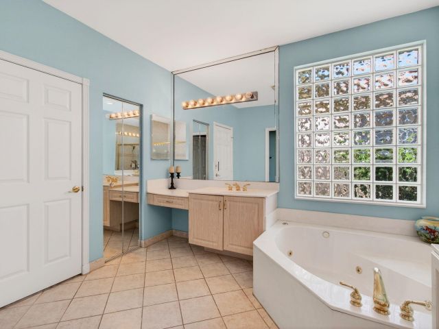 Продажа дома по адресу 7102 Prado Lake Drive - фото 6876543