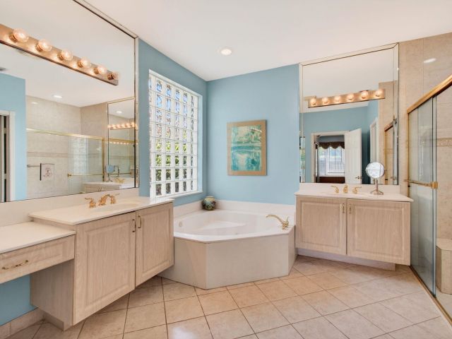 Продажа дома по адресу 7102 Prado Lake Drive - фото 6876545