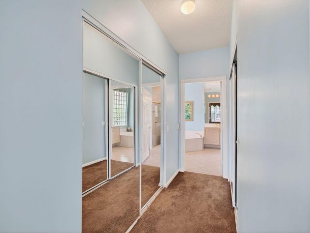 Продажа дома по адресу 7102 Prado Lake Drive - фото 6876546