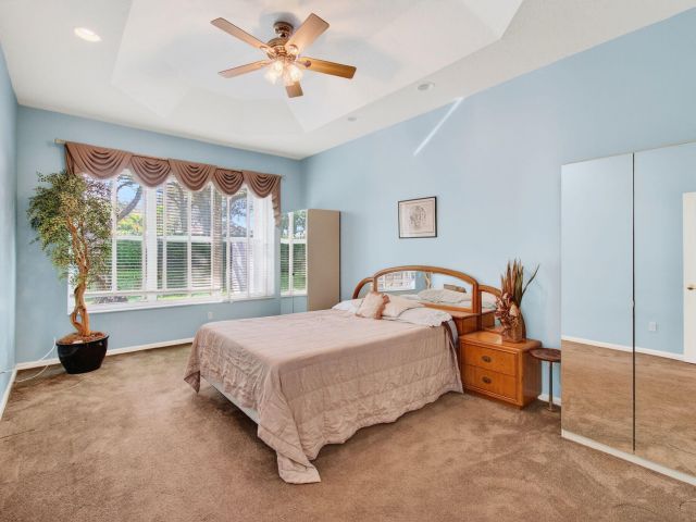 Продажа дома по адресу 7102 Prado Lake Drive - фото 6876548