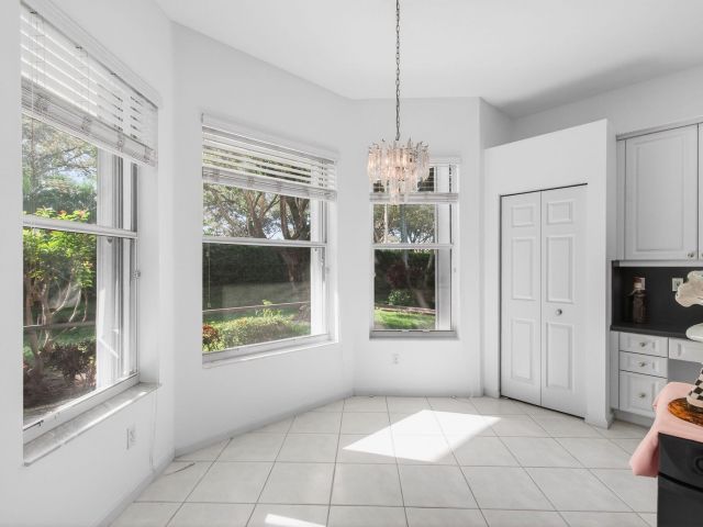 Продажа дома по адресу 7102 Prado Lake Drive - фото 6876551