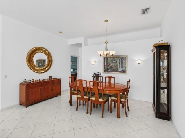 Продажа дома по адресу 7102 Prado Lake Drive - фото 6876554