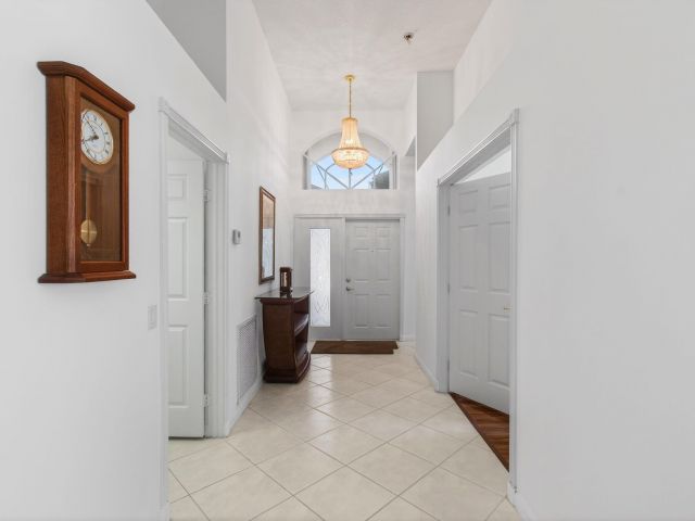 Продажа дома по адресу 7102 Prado Lake Drive - фото 6876558