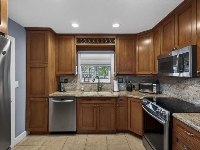 Продажа дома по адресу 1248 SE 8th Street - фото 6909721