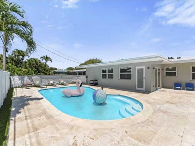 Продажа дома по адресу 1713 NE Ne 7th Terrace NE - фото 6884211