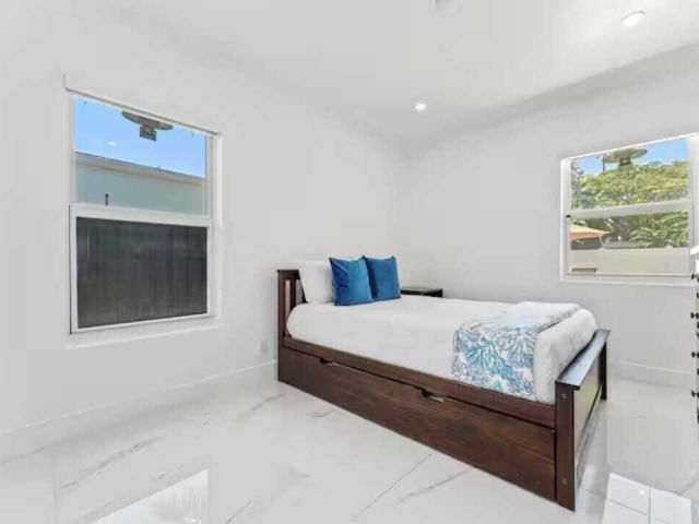 Продажа дома по адресу 1713 NE Ne 7th Terrace NE - фото 6884212