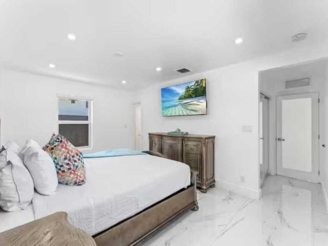 Продажа дома по адресу 1713 NE Ne 7th Terrace NE - фото 6884218