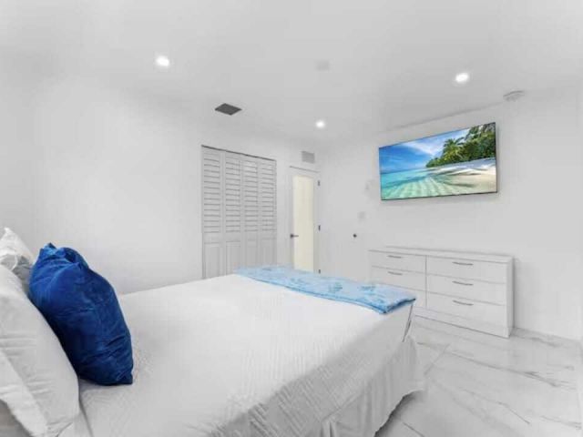 Продажа дома по адресу 1713 NE Ne 7th Terrace NE - фото 6884220