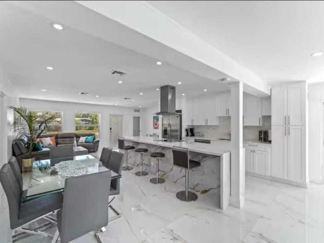 Продажа дома по адресу 1713 NE Ne 7th Terrace NE - фото 6884222