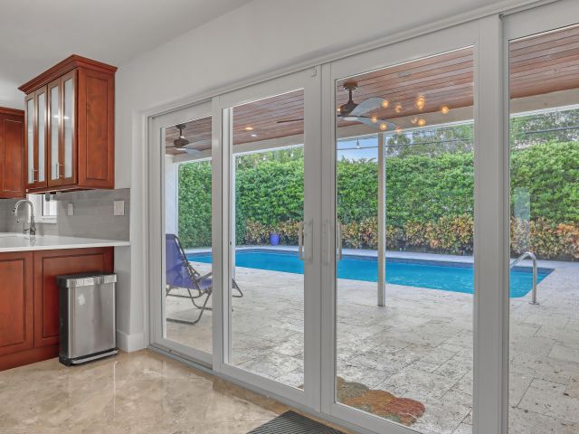 Продажа дома по адресу 1298 NW 4th Street - фото 6894940