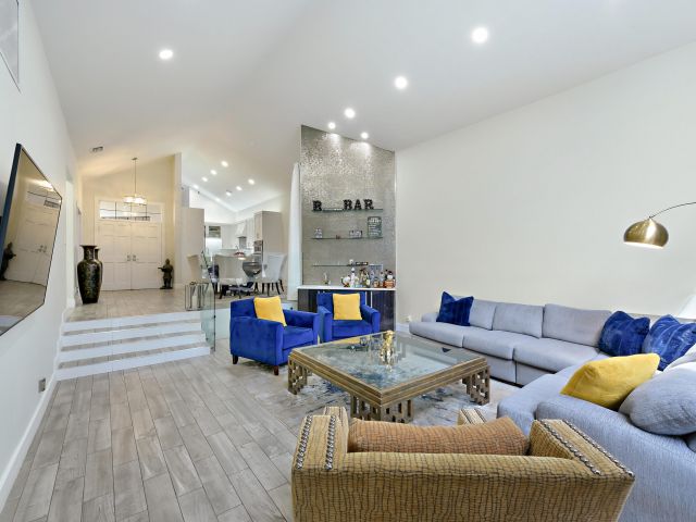 Продажа дома по адресу 7493 Campo Florido - фото 6895159