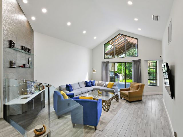 Продажа дома по адресу 7493 Campo Florido - фото 6895161