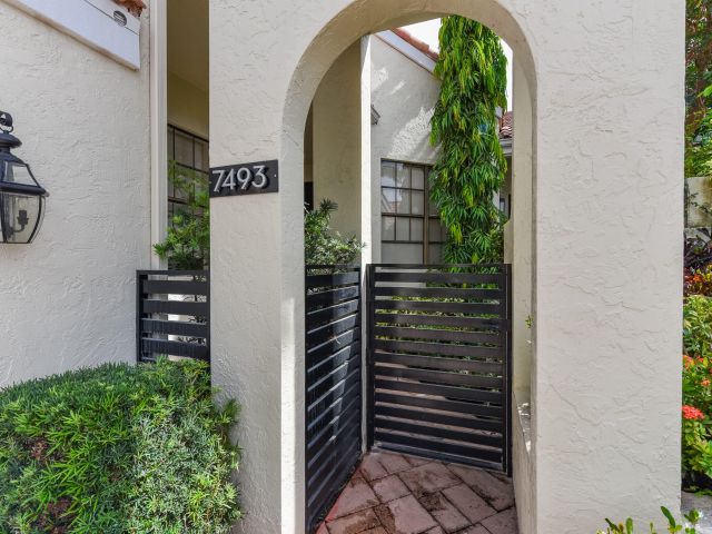 Продажа дома по адресу 7493 Campo Florido - фото 6895170