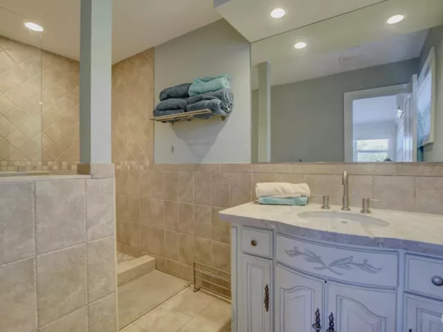 Продажа дома по адресу 1920 Waters Edge - фото 7997406