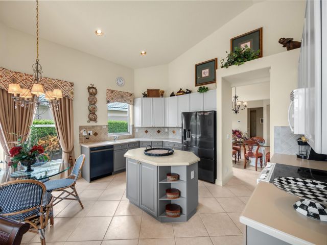 Дом в аренду по адресу 8282 Spyglass Drive - фото 6894254