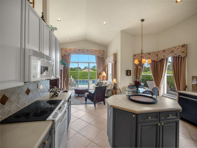 Дом в аренду по адресу 8282 Spyglass Drive - фото 6894255