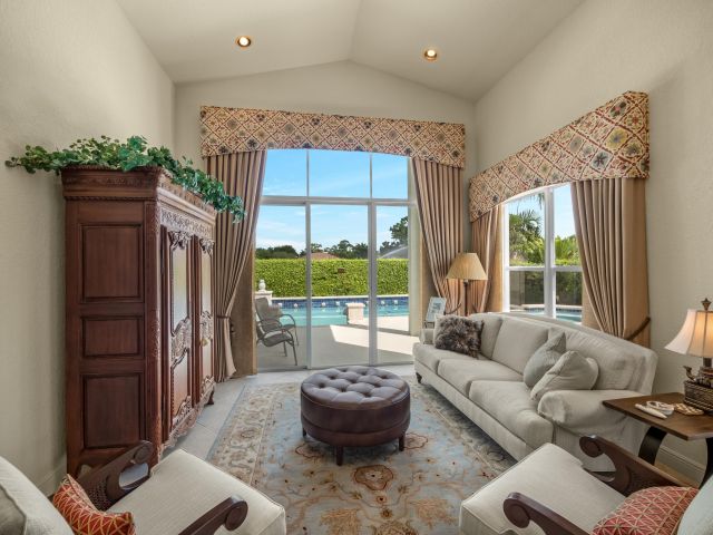 Дом в аренду по адресу 8282 Spyglass Drive - фото 6894256