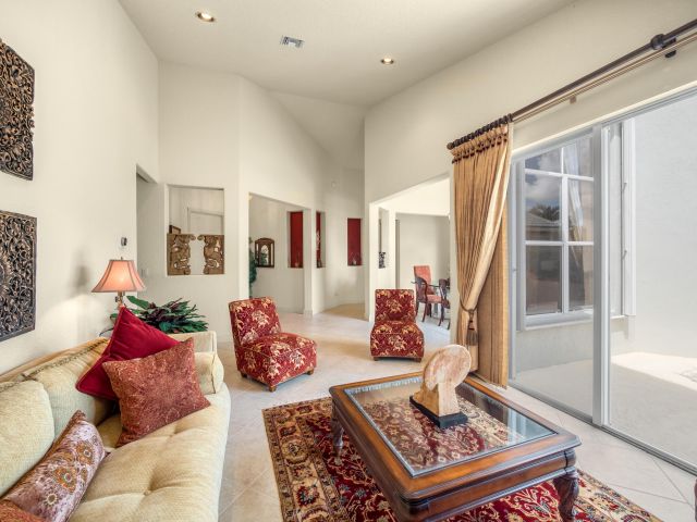 Дом в аренду по адресу 8282 Spyglass Drive - фото 6894257