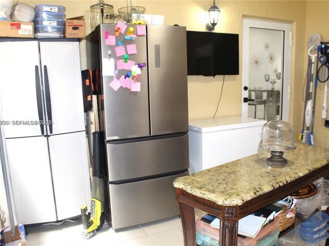 Продажа дома по адресу 1209 NE 32nd Ave - фото 6870706