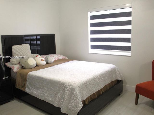 Продажа дома по адресу 1209 NE 32nd Ave - фото 6870712