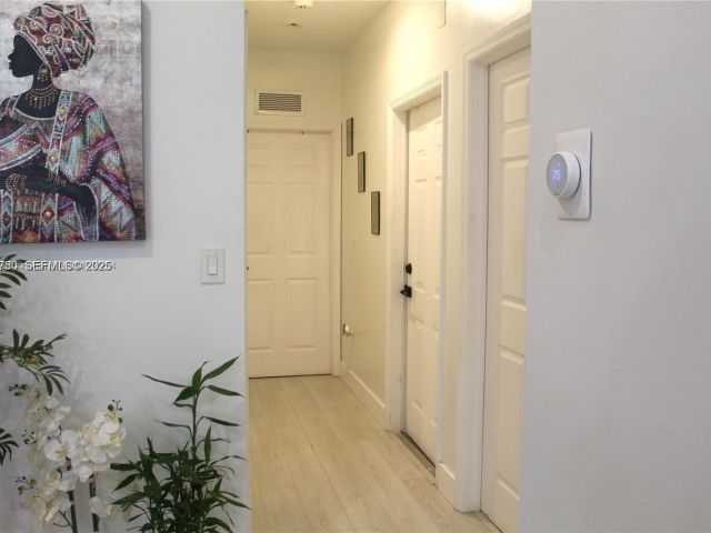 Продажа дома по адресу 1209 NE 32nd Ave - фото 6870715