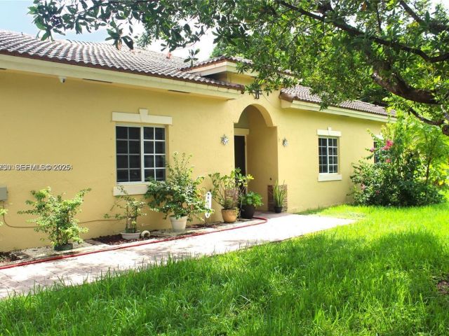 Продажа дома по адресу 1209 NE 32nd Ave - фото 6870724