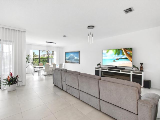 Дом в аренду по адресу 17222 Blue Bayou Drive - фото 6901649