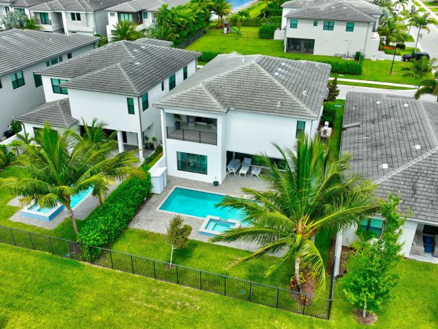 Дом в аренду по адресу 17222 Blue Bayou Drive - фото 6901657