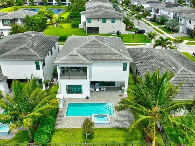 Дом в аренду по адресу 17222 Blue Bayou Drive - фото 6901658